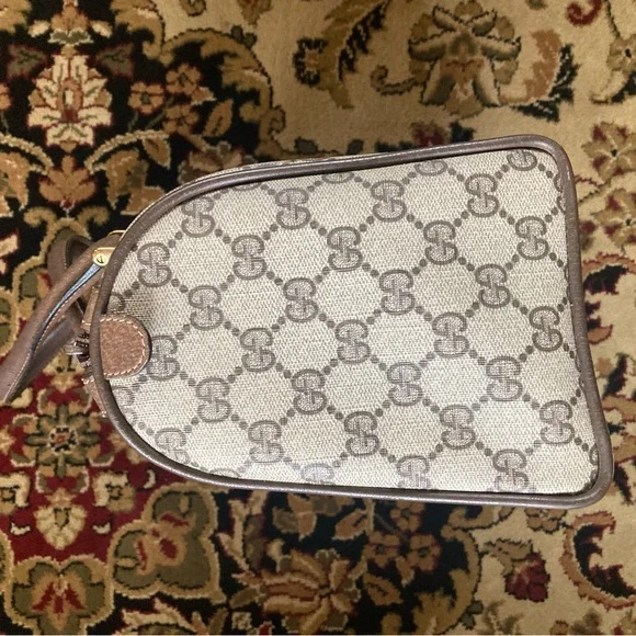 Gucci Monogram Speedy Handbag - Picture 9 of 16
